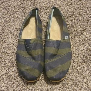 Mens Tom's